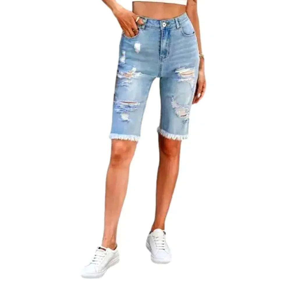 Frayed-hem knee-length jean shorts for ladies