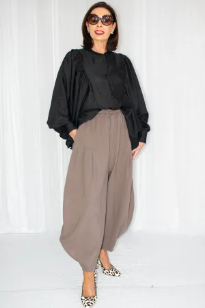 Juniper Pleat Waist Cocoon Trouser in Mocha