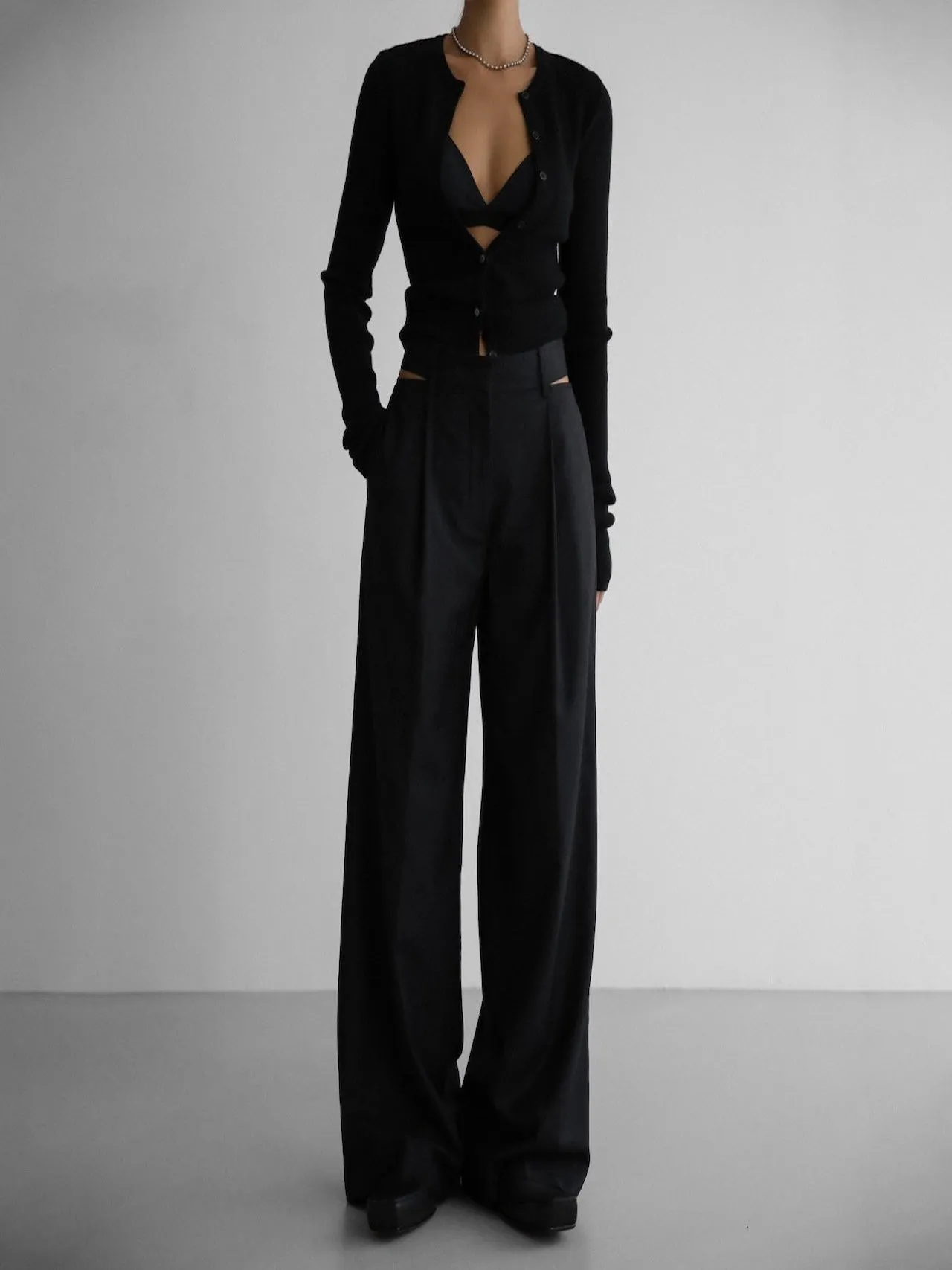 SIDE OPEN PIN-TUCK TROUSERS