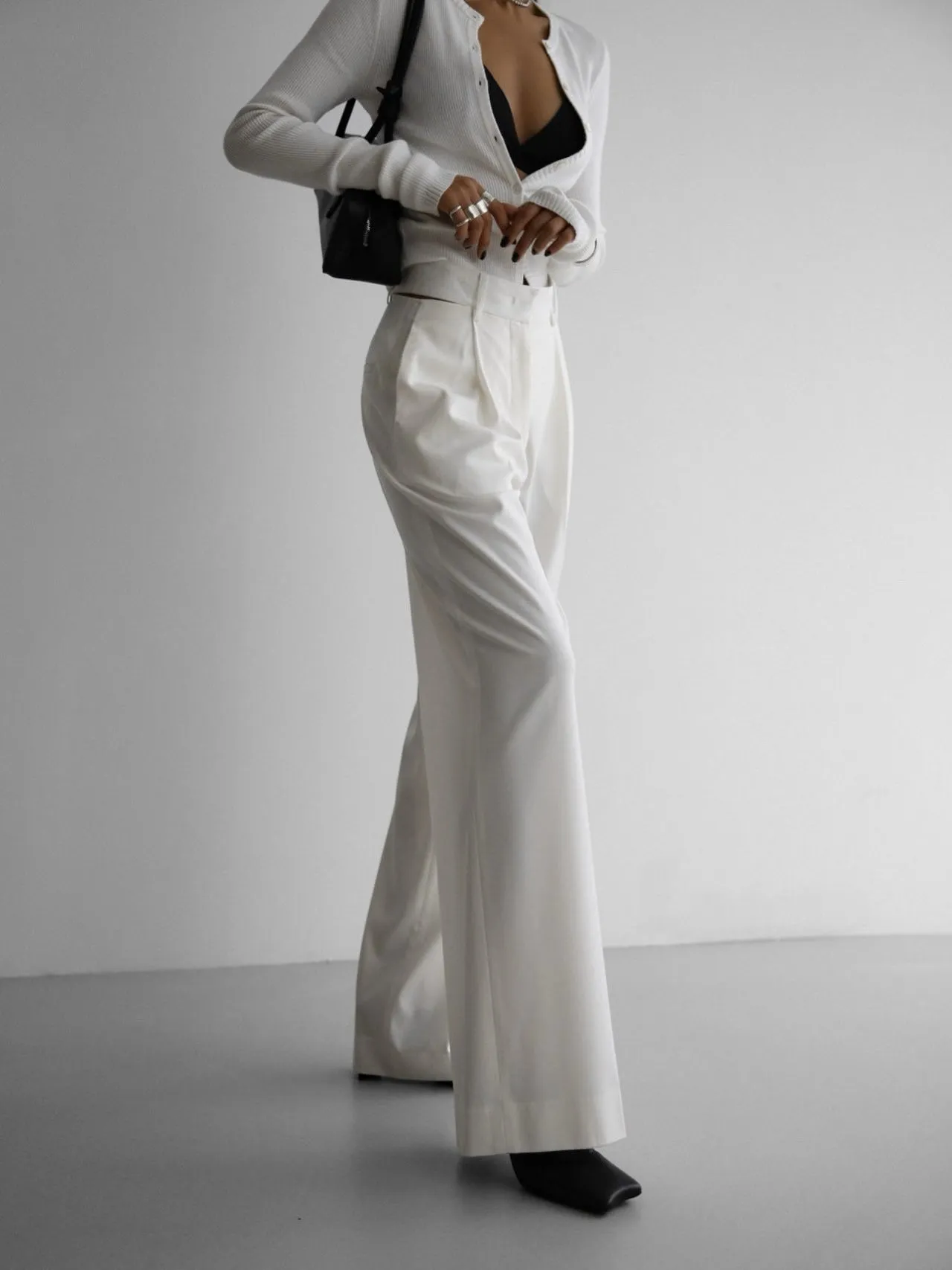 SIDE OPEN PIN-TUCK TROUSERS