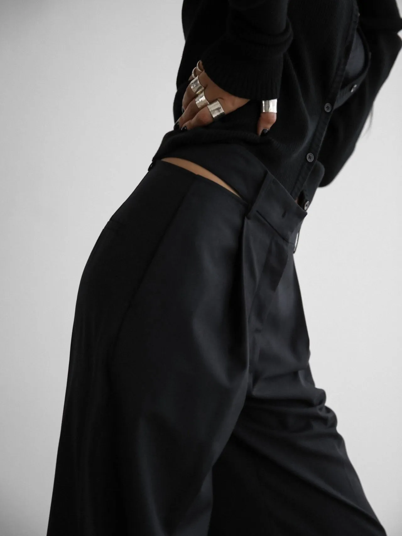 SIDE OPEN PIN-TUCK TROUSERS