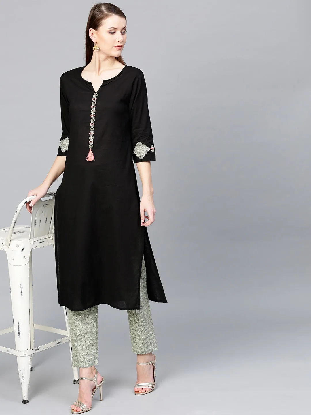 Women Black & Off-White Solid Kurta Set